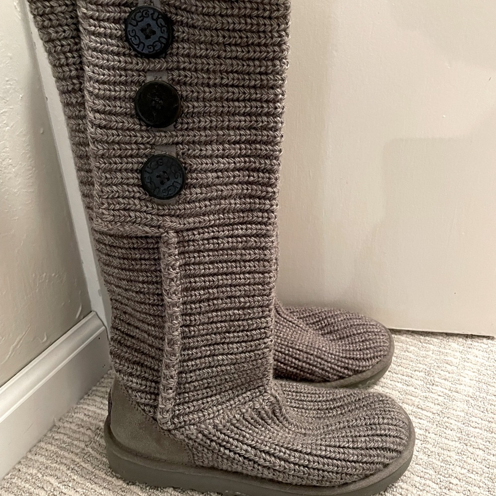 UGG Women’s size 7 Classic Cardy Boot